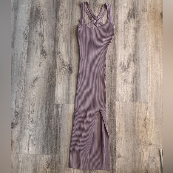 Missguided Dresses & Skirts - Missguided midi dress with slit